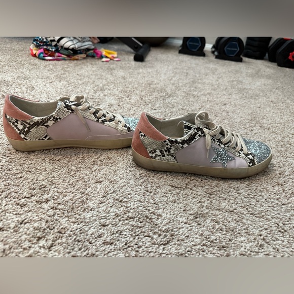 Stylish Multicolor Sneakers with Star Detail - Picture 2 of 6